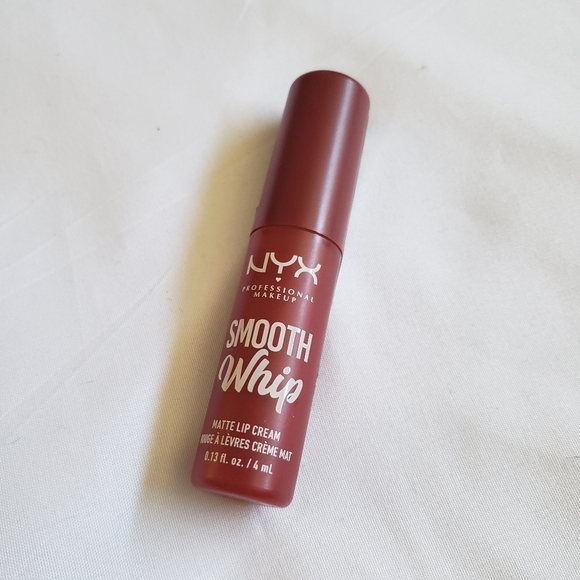 NYX Smooth Whip Matte Lip Cream - Parfait - Picture 1 of 4